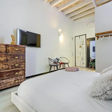 Hauzify I Novavila Centre Homestay